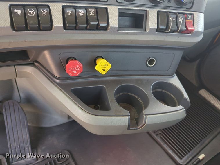 image for item NG9816 2020 Kenworth T680 semi truck