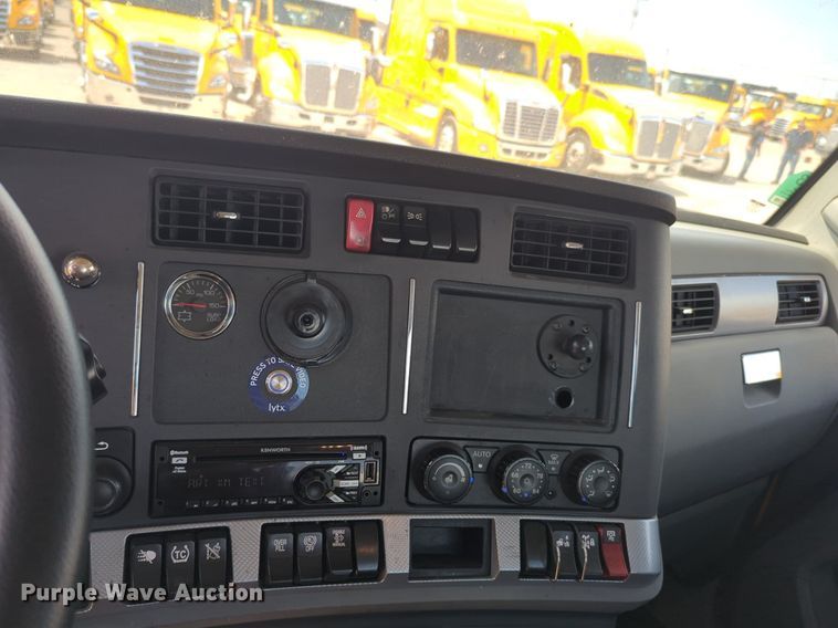 image for item NG9816 2020 Kenworth T680 semi truck