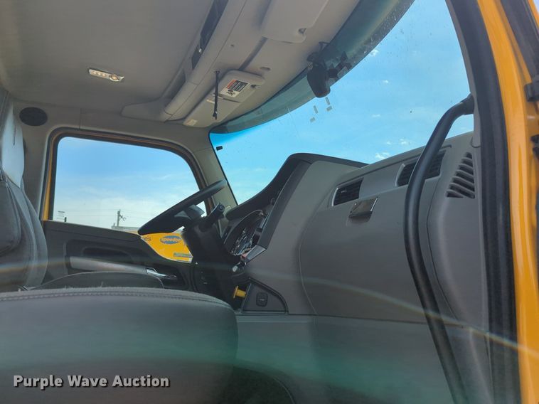 image for item NG9816 2020 Kenworth T680 semi truck