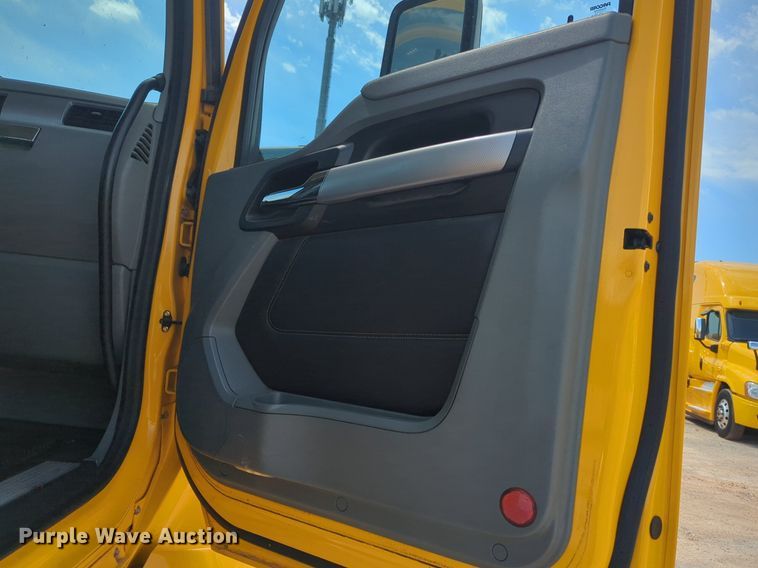 image for item NG9816 2020 Kenworth T680 semi truck