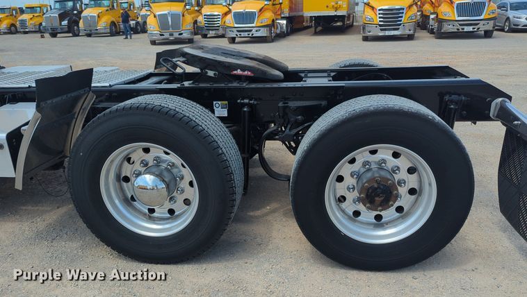 image for item NG9816 2020 Kenworth T680 semi truck