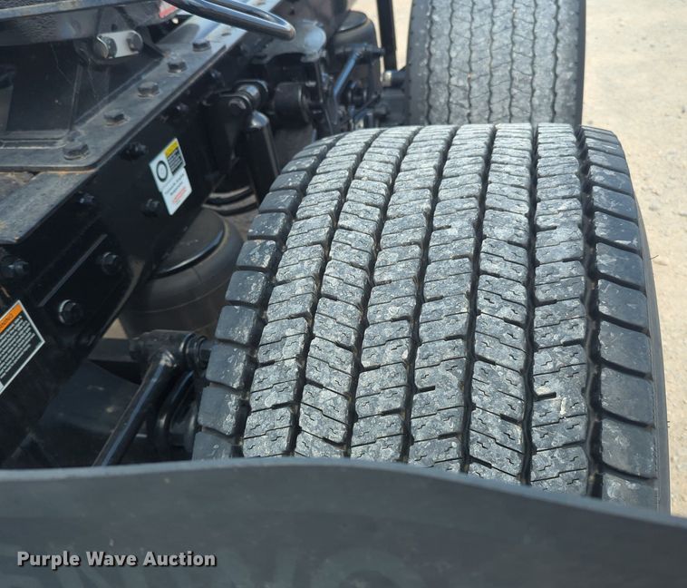 image for item NG9816 2020 Kenworth T680 semi truck