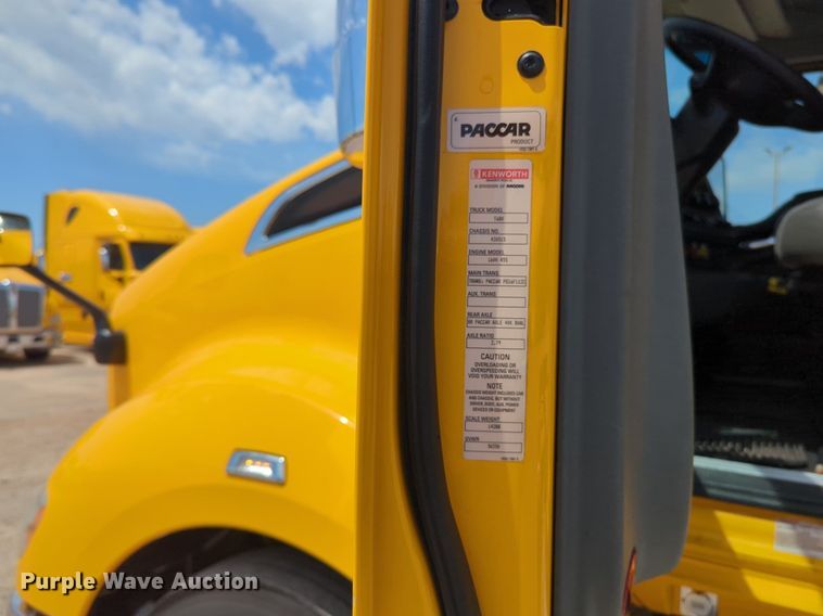 image for item NG9816 2020 Kenworth T680 semi truck