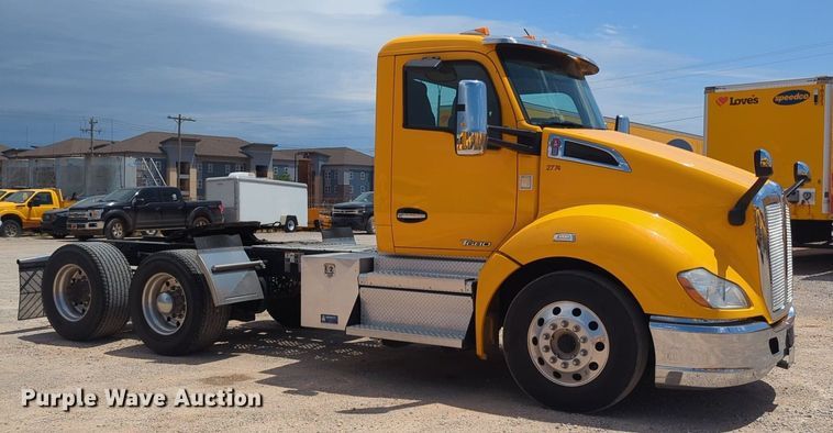 image for item NG9817 2020 Kenworth  T680 semi truck
