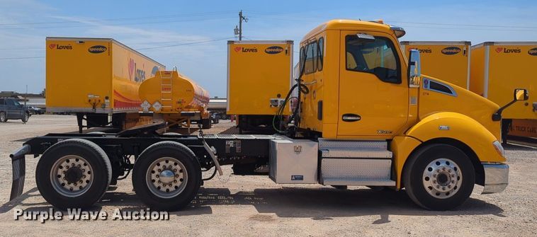 image for item NG9817 2020 Kenworth  T680 semi truck
