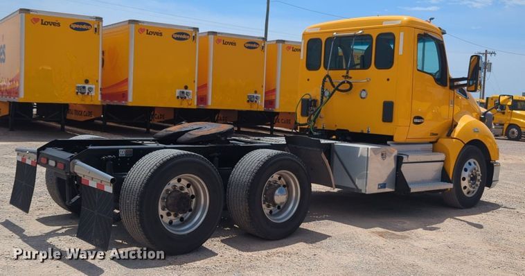 image for item NG9817 2020 Kenworth  T680 semi truck