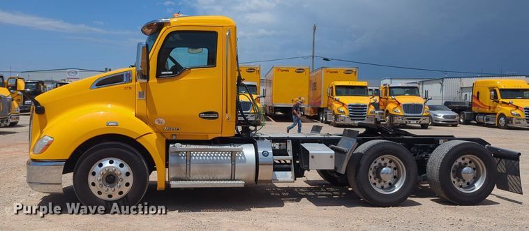 image for item NG9817 2020 Kenworth  T680 semi truck