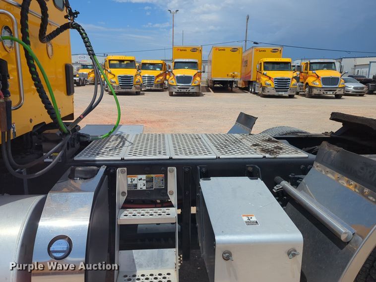 image for item NG9817 2020 Kenworth  T680 semi truck