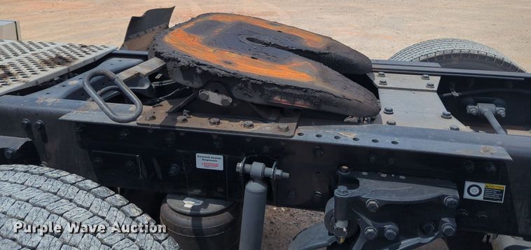 image for item NG9817 2020 Kenworth  T680 semi truck