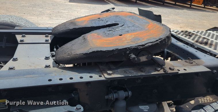 image for item NG9817 2020 Kenworth  T680 semi truck