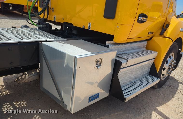 image for item NG9817 2020 Kenworth  T680 semi truck