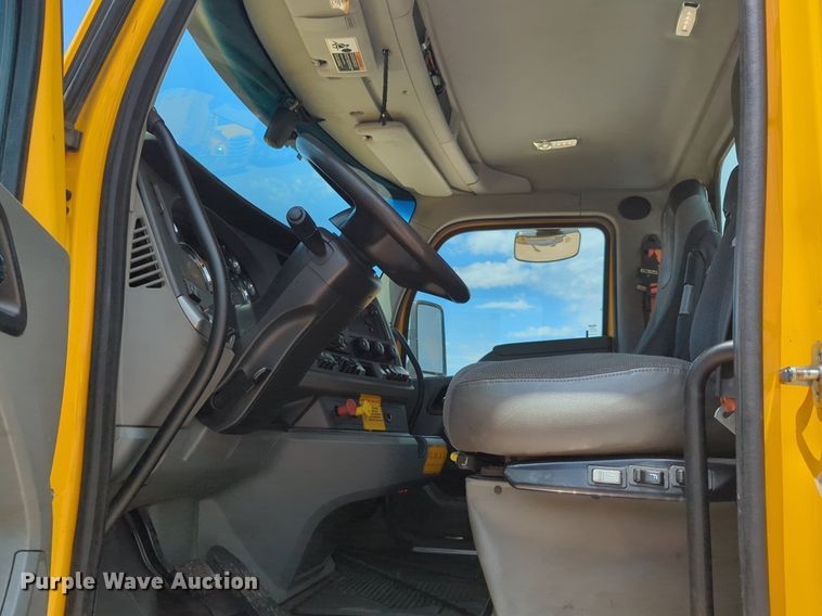 image for item NG9817 2020 Kenworth  T680 semi truck