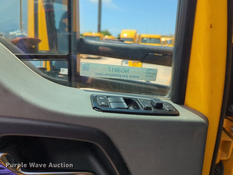 image for item NG9817 2020 Kenworth  T680 semi truck