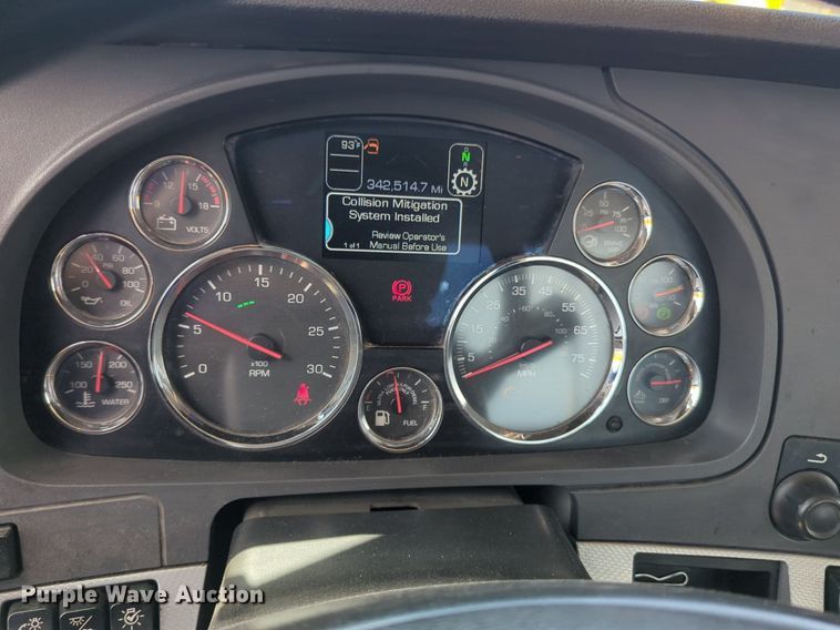 image for item NG9817 2020 Kenworth  T680 semi truck