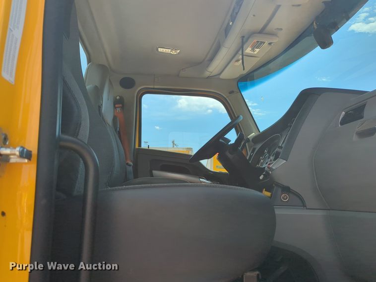 image for item NG9817 2020 Kenworth  T680 semi truck