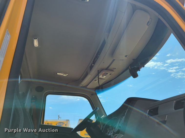 image for item NG9817 2020 Kenworth  T680 semi truck