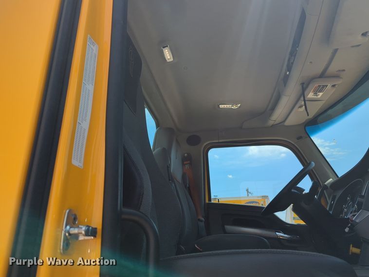 image for item NG9817 2020 Kenworth  T680 semi truck