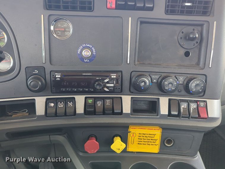 image for item NG9817 2020 Kenworth  T680 semi truck