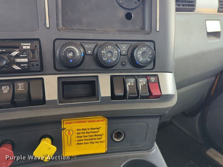 image for item NG9817 2020 Kenworth  T680 semi truck