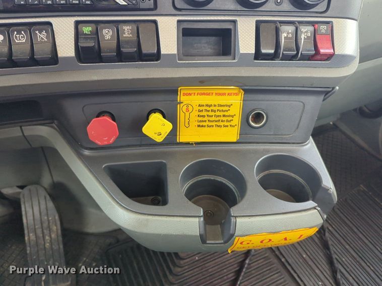 image for item NG9817 2020 Kenworth  T680 semi truck