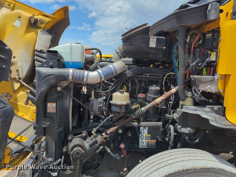 image for item NG9817 2020 Kenworth  T680 semi truck