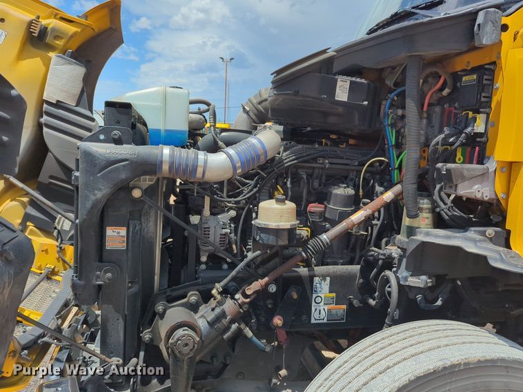 image for item NG9817 2020 Kenworth  T680 semi truck