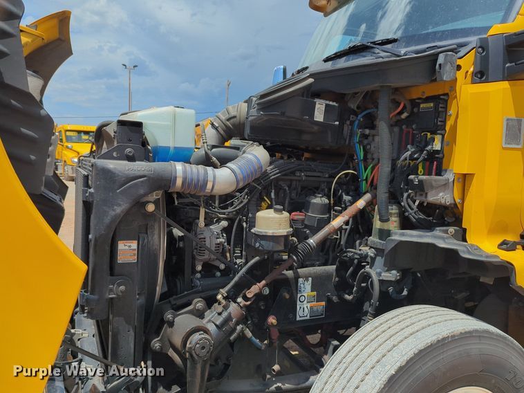 image for item NG9817 2020 Kenworth  T680 semi truck