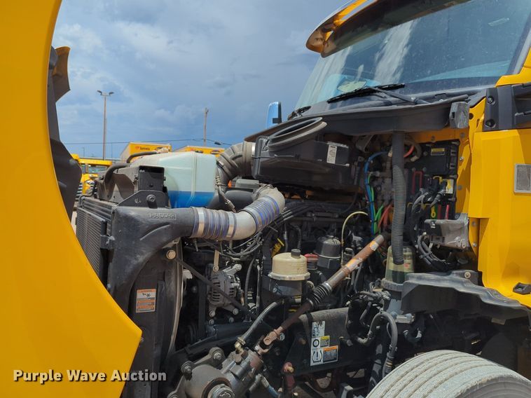 image for item NG9817 2020 Kenworth  T680 semi truck