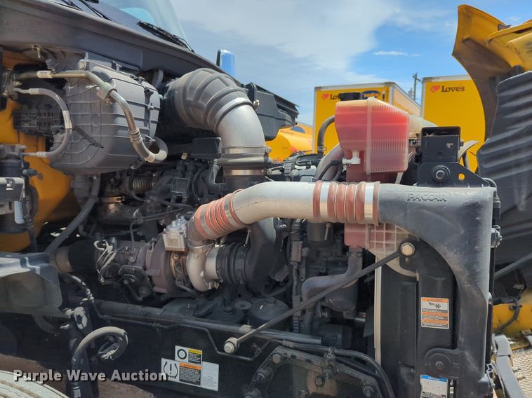 image for item NG9817 2020 Kenworth  T680 semi truck