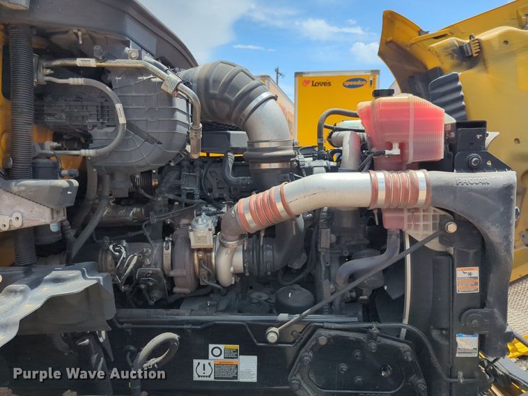 image for item NG9817 2020 Kenworth  T680 semi truck