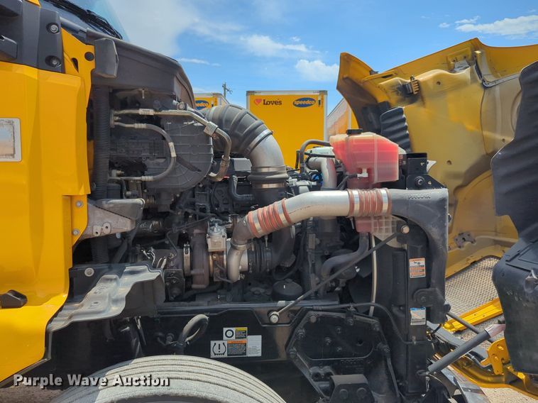 image for item NG9817 2020 Kenworth  T680 semi truck