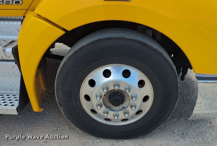 image for item NG9817 2020 Kenworth  T680 semi truck