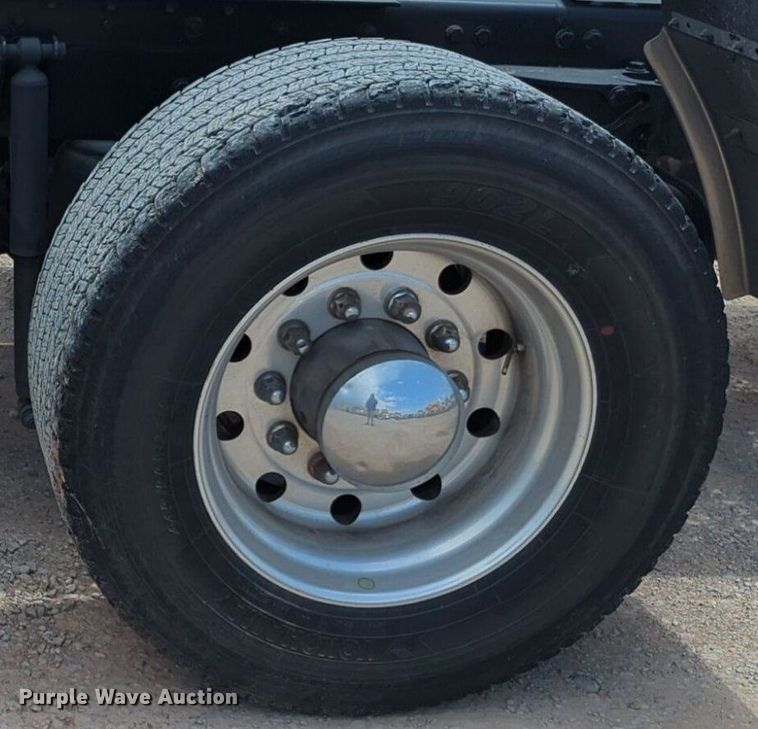 image for item NG9817 2020 Kenworth  T680 semi truck