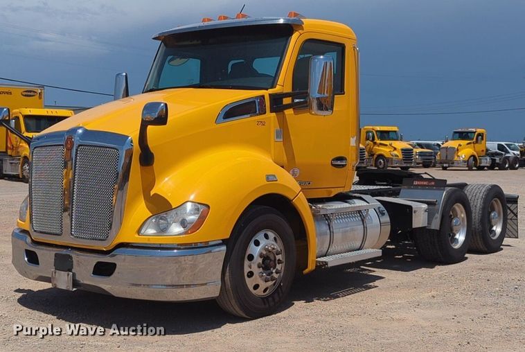 image for item NG9818 2020 Kenworth  T680 semi truck