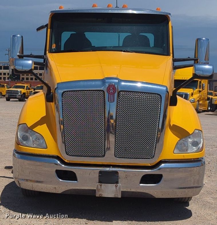 image for item NG9818 2020 Kenworth  T680 semi truck
