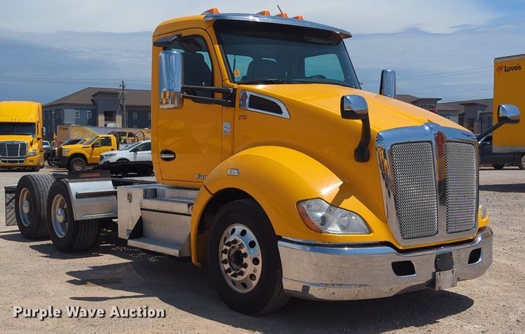 image for item NG9818 2020 Kenworth  T680 semi truck