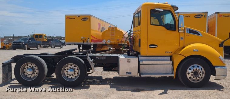 image for item NG9818 2020 Kenworth  T680 semi truck