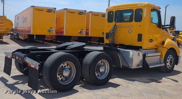 image for item NG9818 2020 Kenworth  T680 semi truck