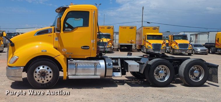 image for item NG9818 2020 Kenworth  T680 semi truck