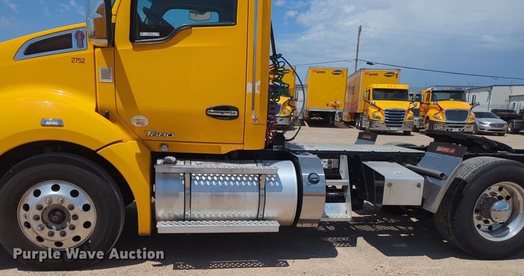 image for item NG9818 2020 Kenworth  T680 semi truck