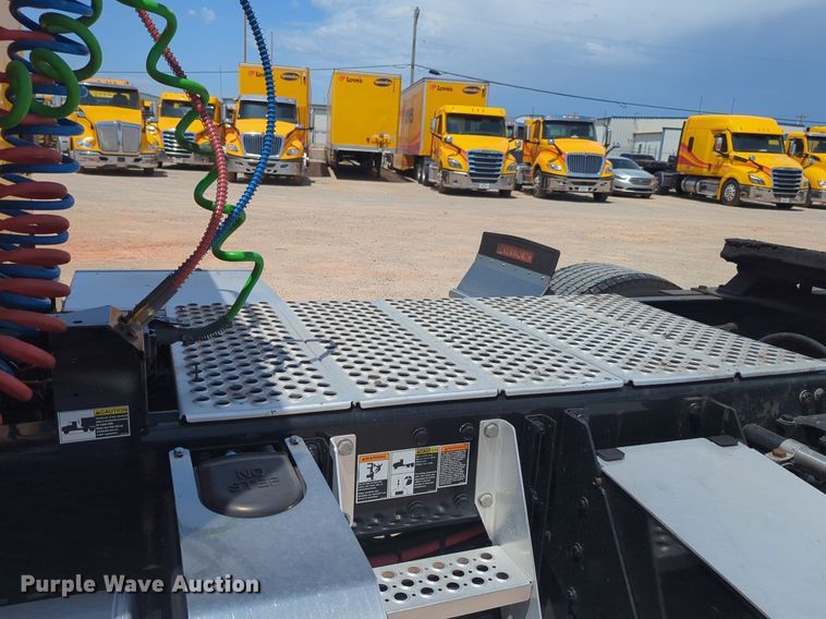 image for item NG9818 2020 Kenworth  T680 semi truck