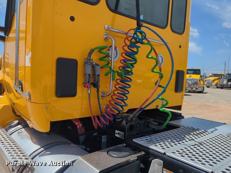 image for item NG9818 2020 Kenworth  T680 semi truck