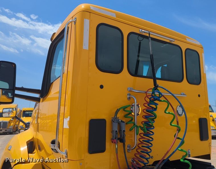 image for item NG9818 2020 Kenworth  T680 semi truck