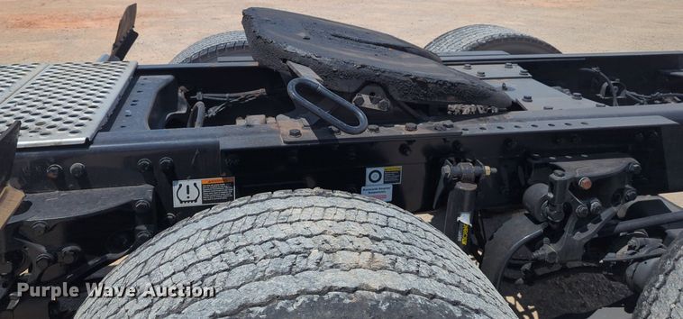 image for item NG9818 2020 Kenworth  T680 semi truck