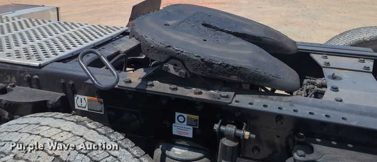 image for item NG9818 2020 Kenworth  T680 semi truck