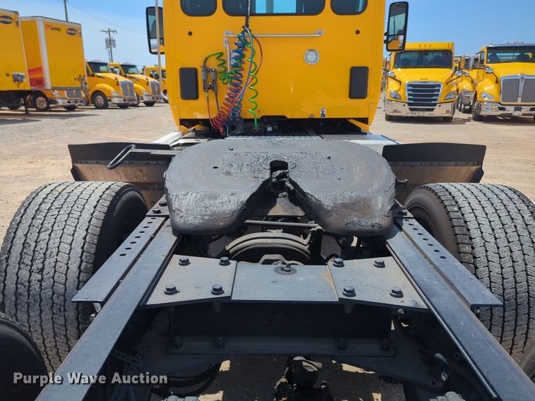 image for item NG9818 2020 Kenworth  T680 semi truck