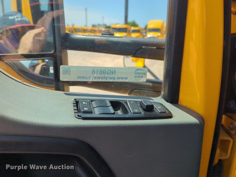 image for item NG9818 2020 Kenworth  T680 semi truck