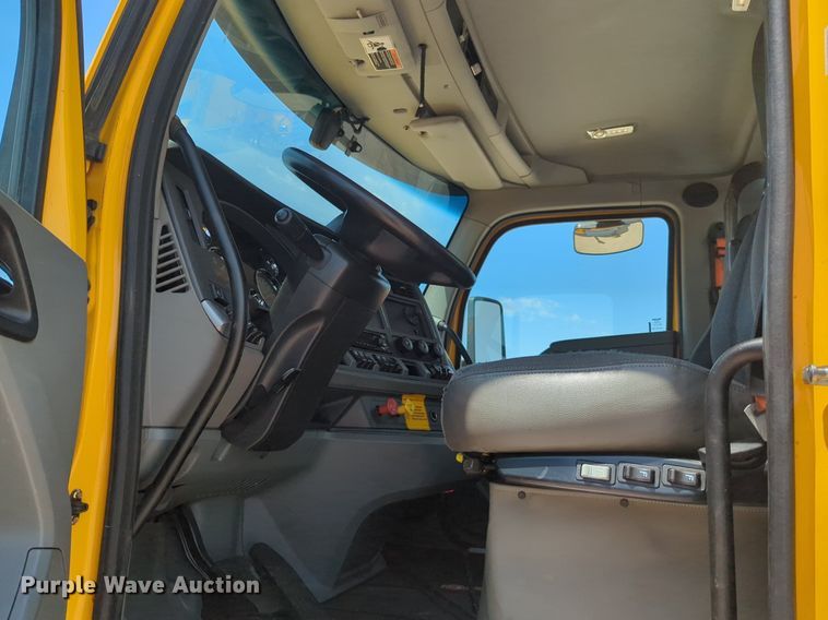 image for item NG9818 2020 Kenworth  T680 semi truck