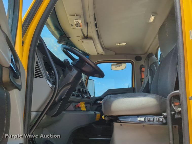 image for item NG9818 2020 Kenworth  T680 semi truck