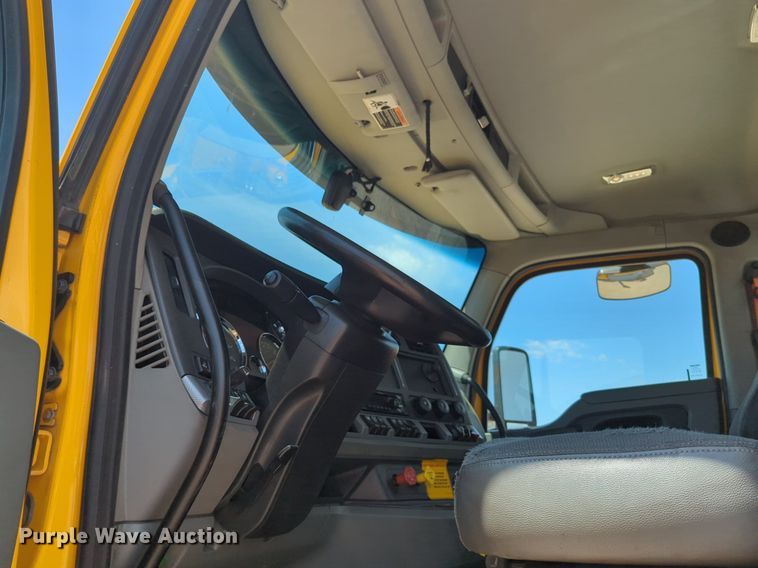 image for item NG9818 2020 Kenworth  T680 semi truck